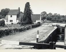 LHG01_0020 Kingswood lock house